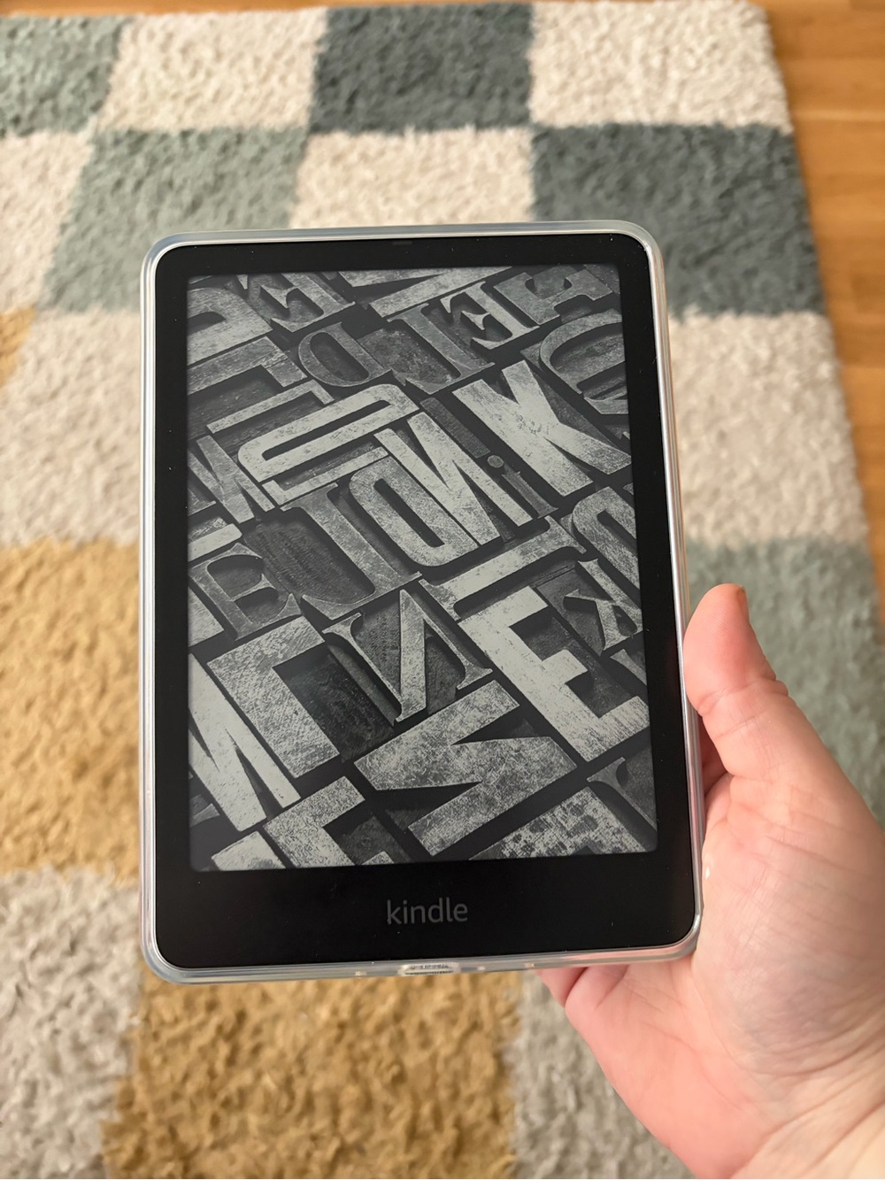 Kindle paperwhite metallic jade (tiny scratch)